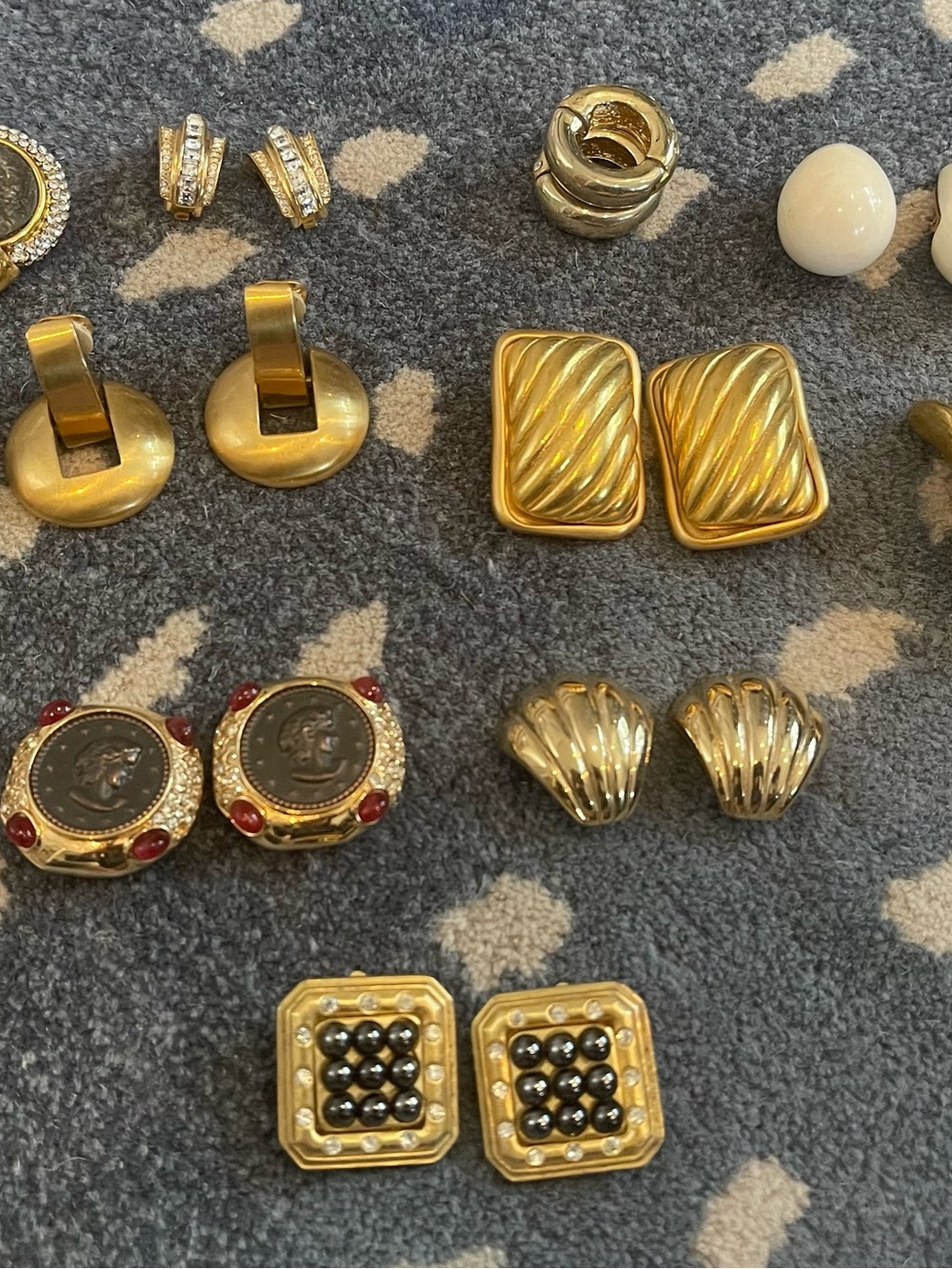 Lot of 10 pairs 80s Women's Clip Earrings - Classic Statement Pair